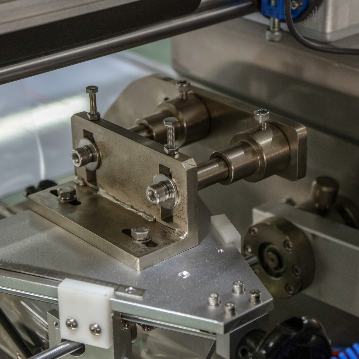 Sistema de alimentación ascendente y descendente