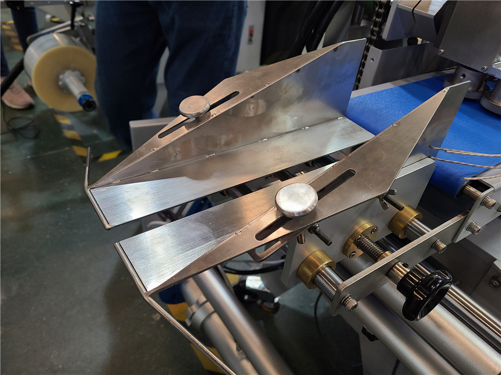 Máquina envasadora de bolsas tipo almohada pequeñas - SZ3000