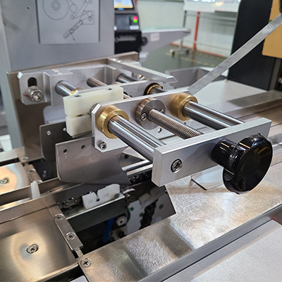 Máquina de envasado al vacío de bolsas tipo almohada pequeñas SZ180L