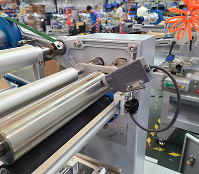 Máquina de envasado al vacío de bolsas tipo almohada pequeñas SZ180L